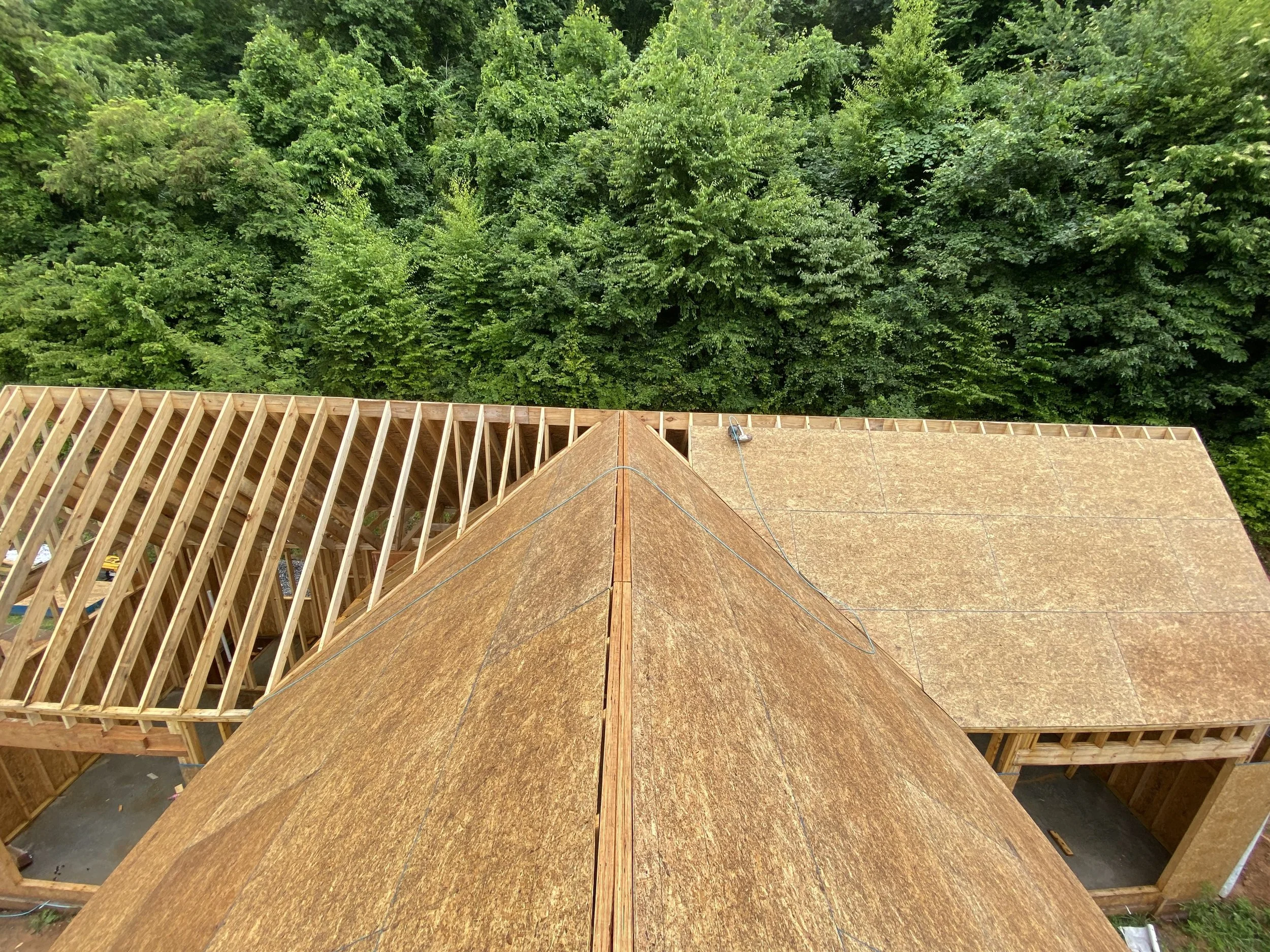 Roof framing complete, and roof sheeting has begun. 