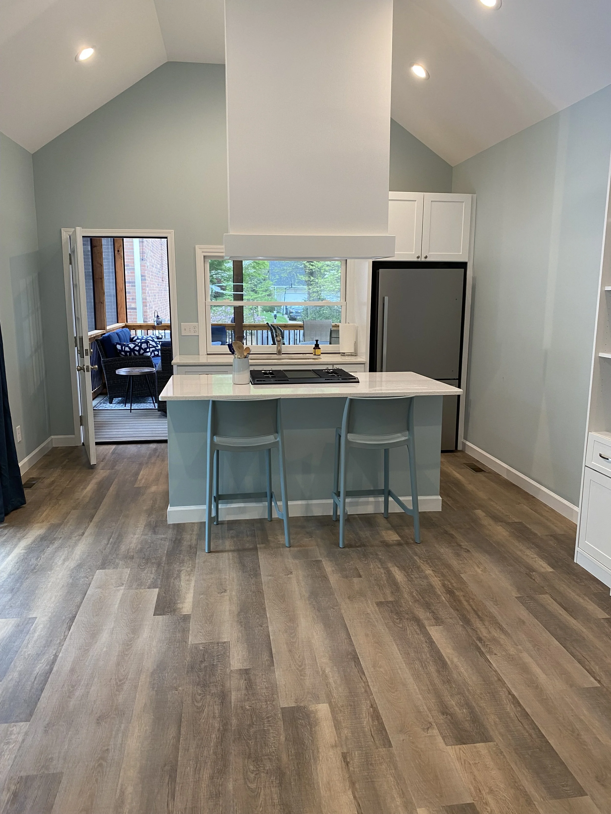 Detached pool house or mother-in-law suite. LVP flooring. Semi custom cabinets with Quartz counter tops.