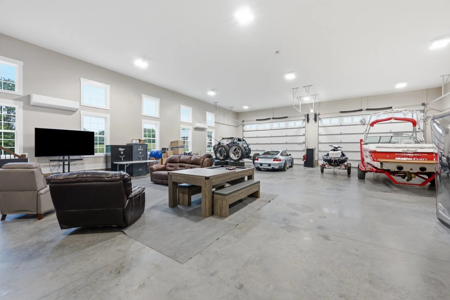WORKSHOP & GARAGE SPACES