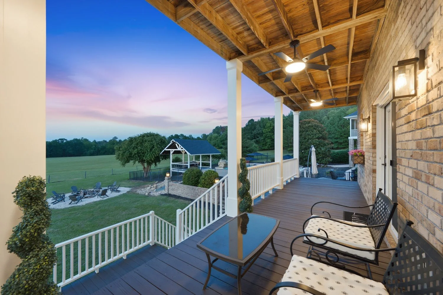 POOL & OUTDOOR LIVING