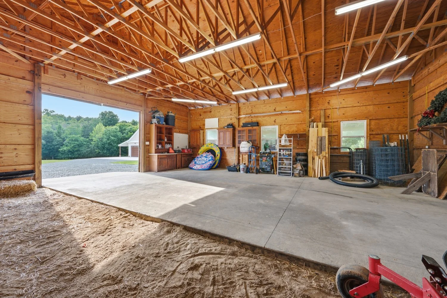 WORKSHOP & GARAGE SPACES