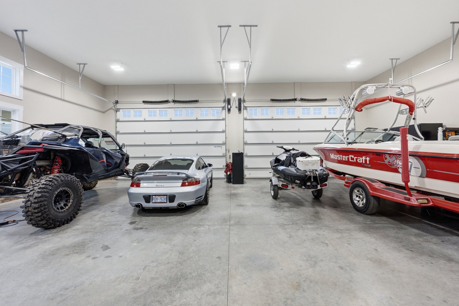 WORKSHOP & GARAGE SPACES