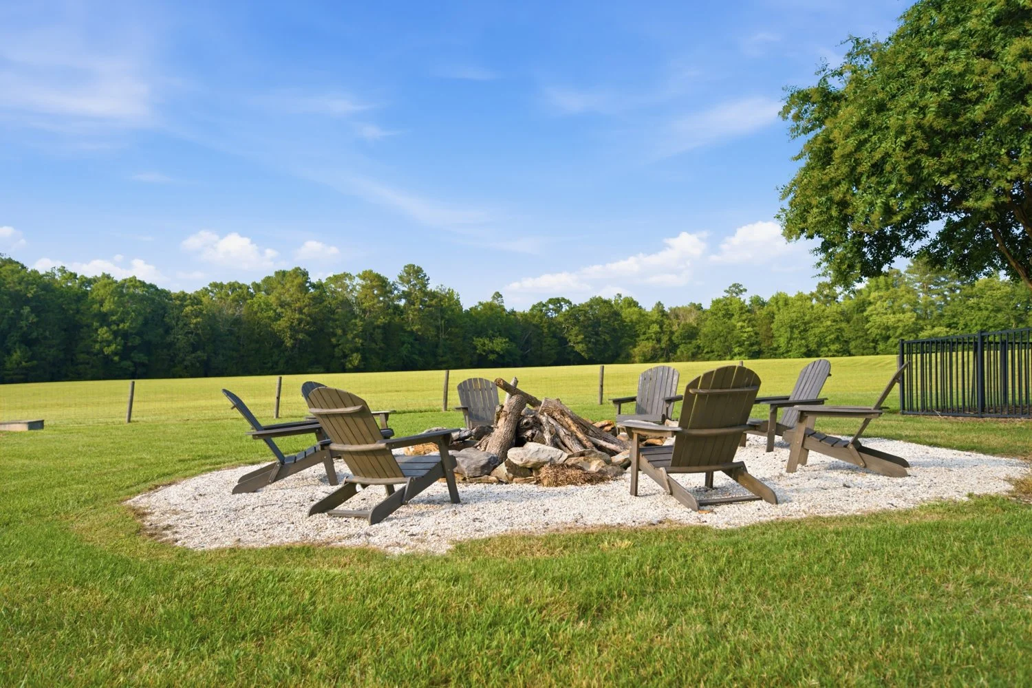 POOL & OUTDOOR LIVING