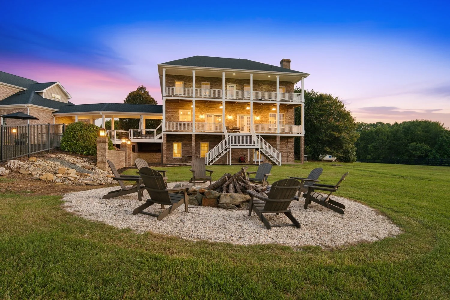 POOL & OUTDOOR LIVING