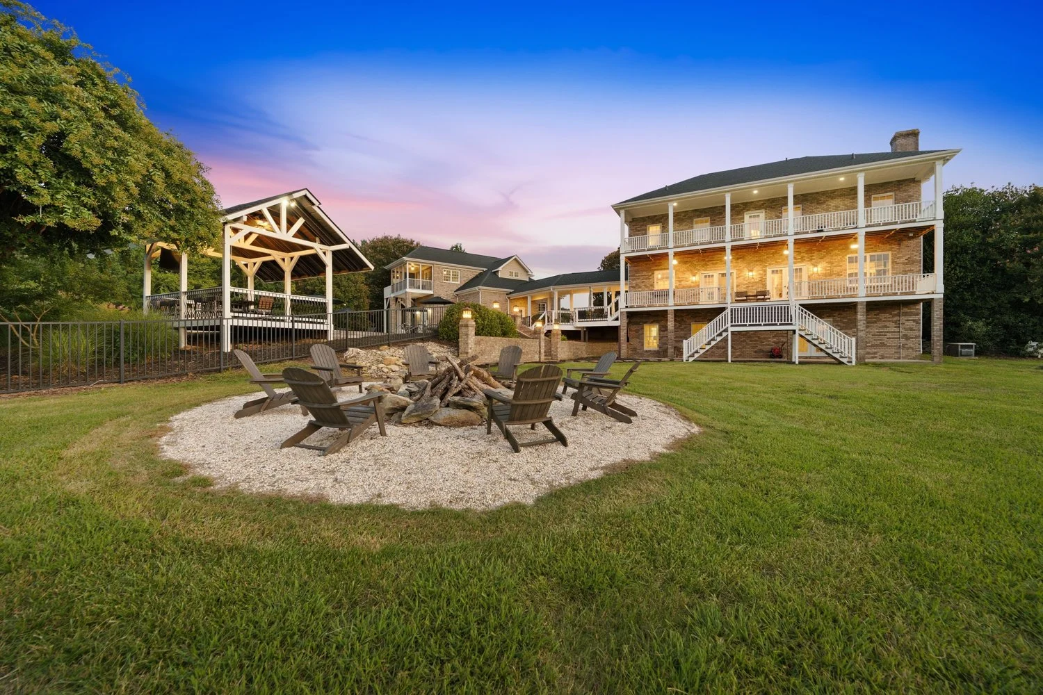 POOL & OUTDOOR LIVING