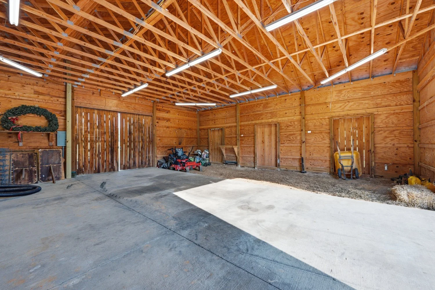 WORKSHOP & GARAGE SPACES