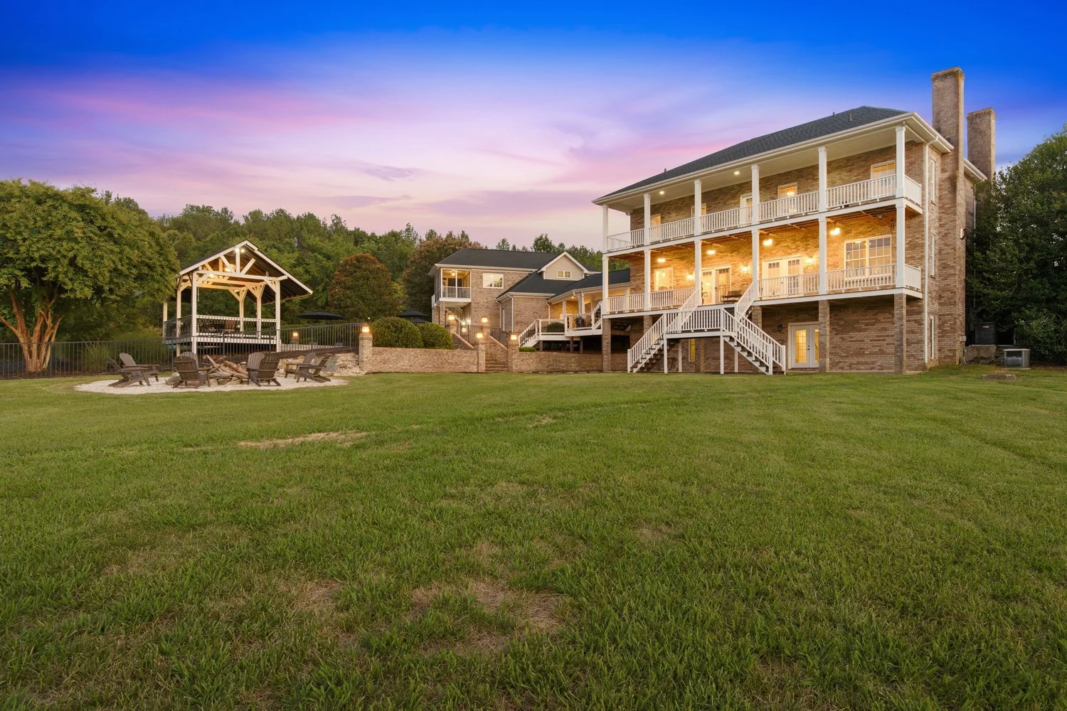 POOL & OUTDOOR LIVING
