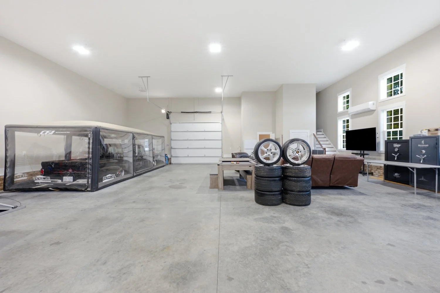 WORKSHOP & GARAGE SPACES