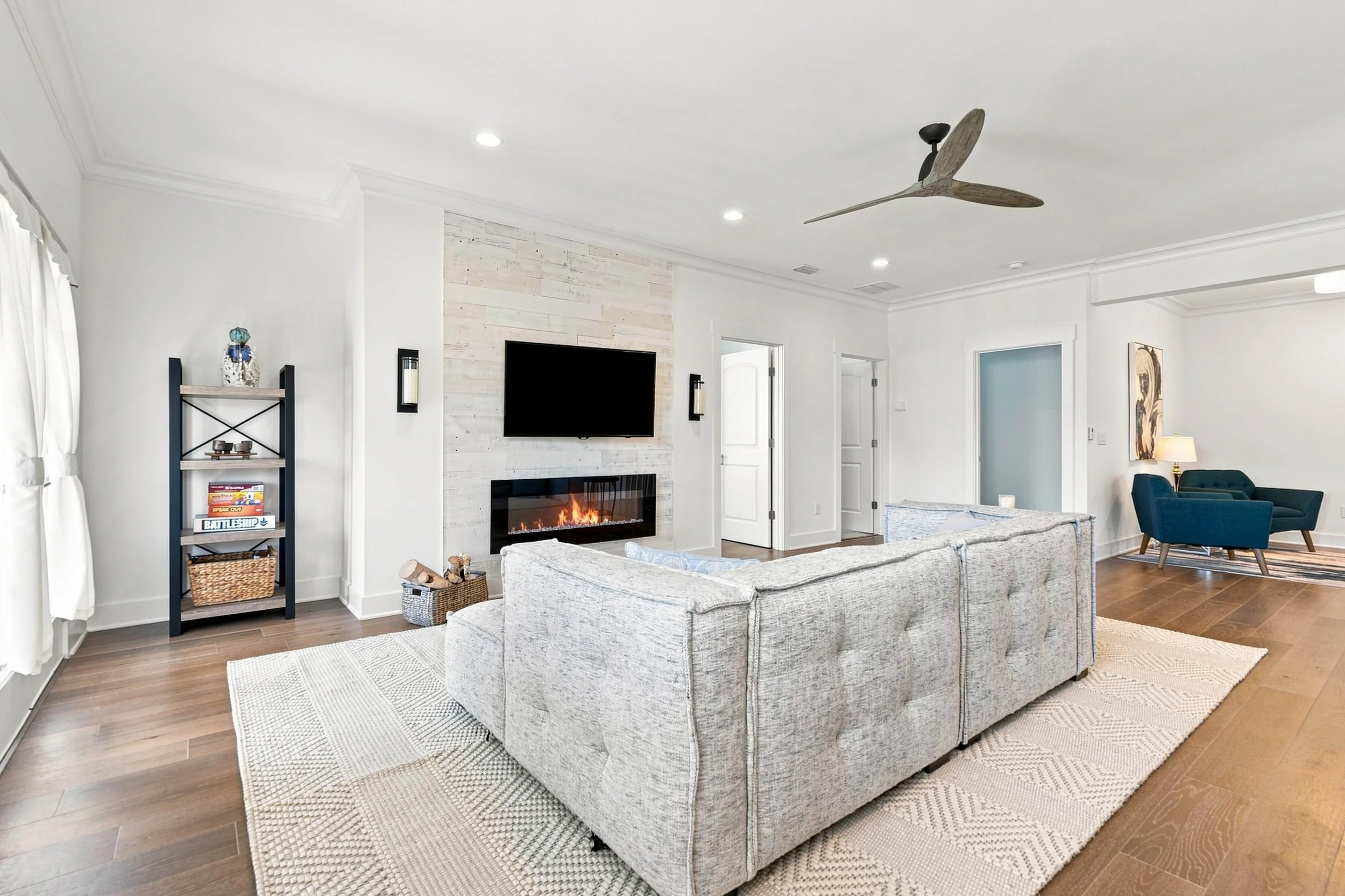 043-Family Room.jpg