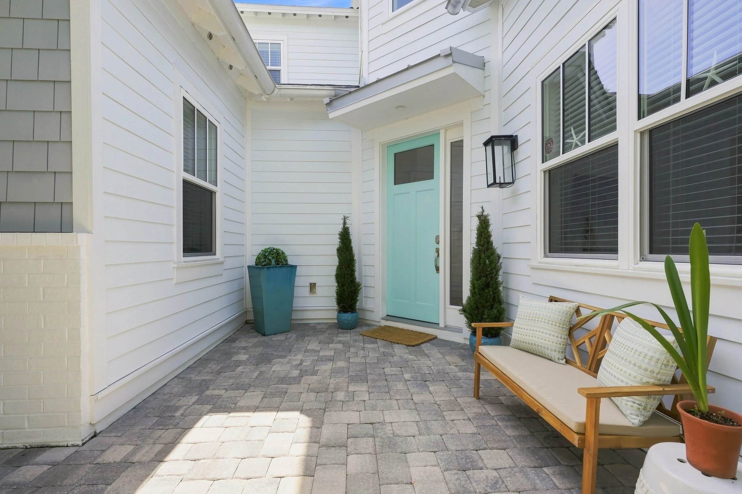 007-Front Porch.jpg