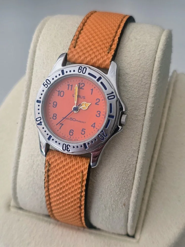 Lorus V821-0840 - Left.jpg