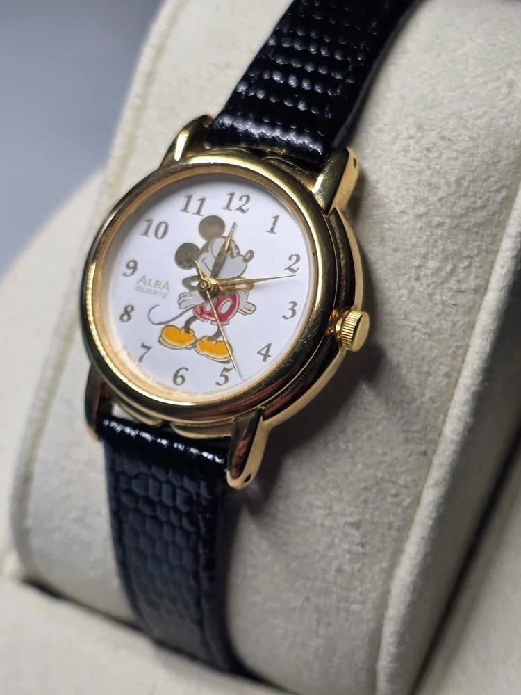 Alba V501-0170 R1 Mickey Mouse Left.jpg