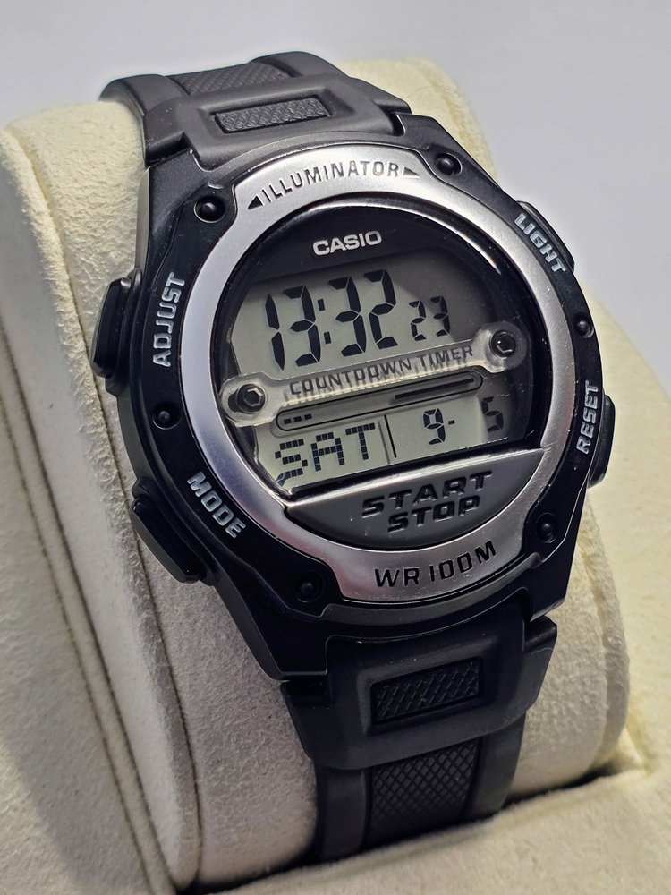 Casio W-756 Right.jpg