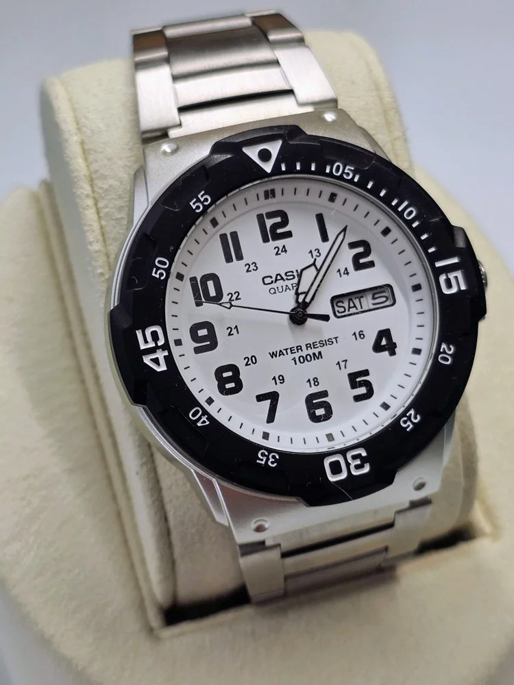 Casio MRW-200HD-7BV Right.jpg