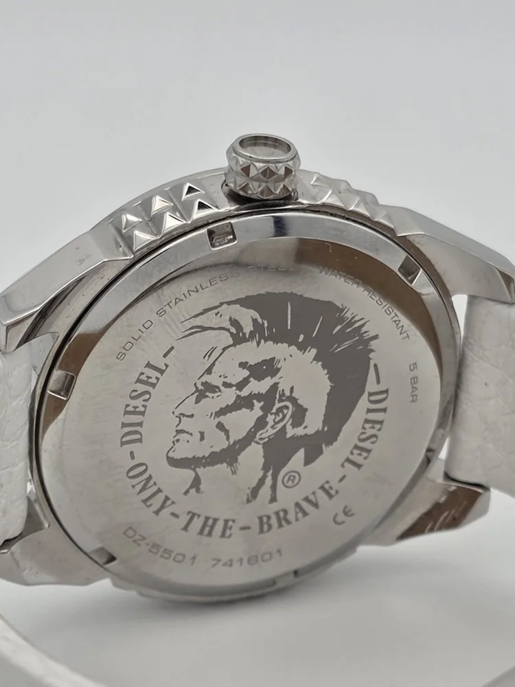 Diesel DZ5501 - Caseback.jpg