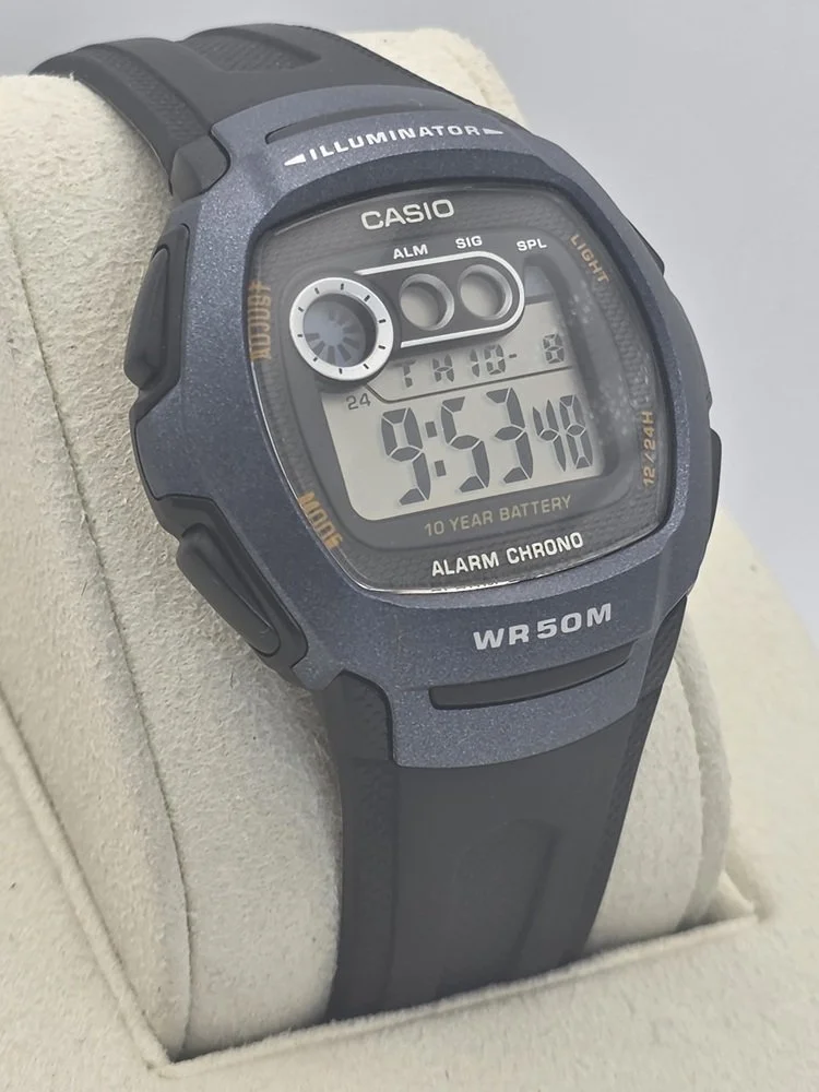 Casio W-210-1BVES - Right.jpg