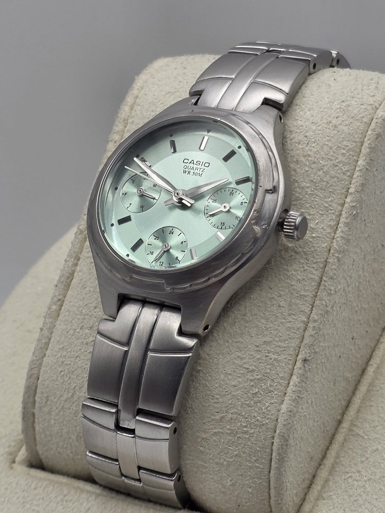Casio LTP-2064 - Left.jpg