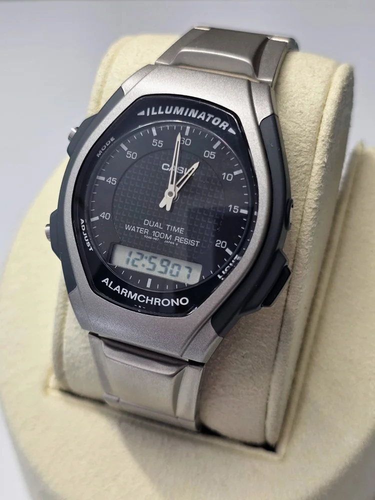 Casio AQ-140WD-1EVQ Left.jpg