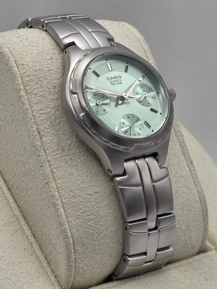 Casio LTP-2064 - Right.jpg