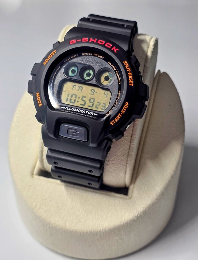1995 - Casio G-Shock DW-6900G-1V