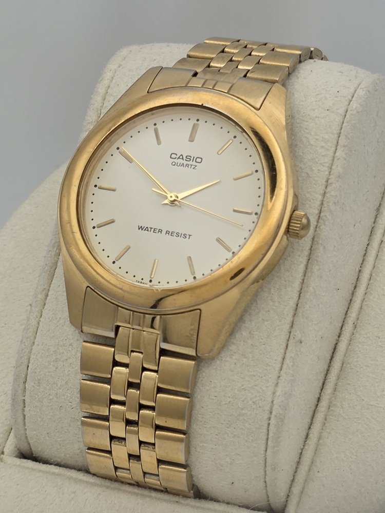 Casio MTP-1129 - Left.jpg