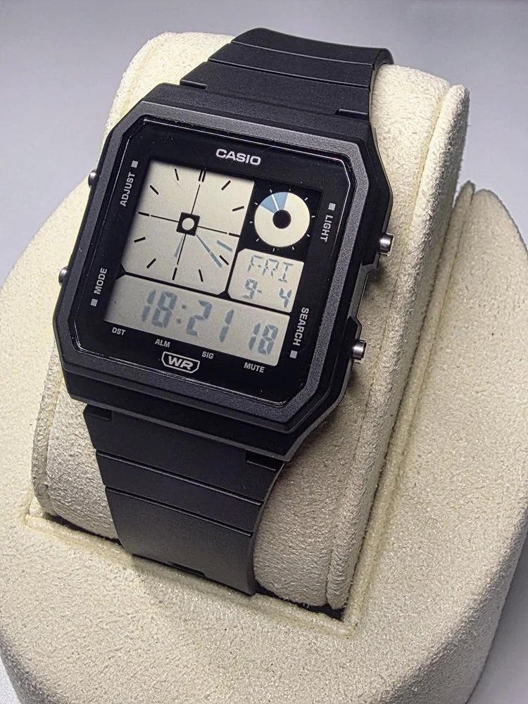 Casio LF-20W-1AEF Left.jpg
