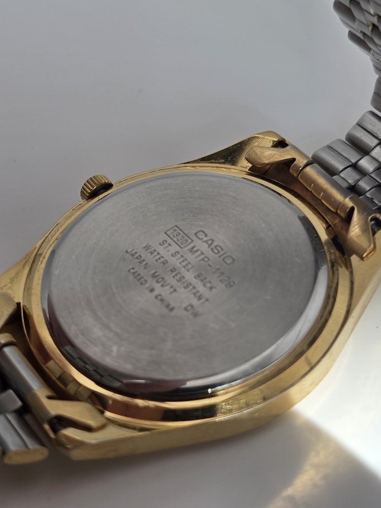Casio MTP-1129 - Caseback.jpg