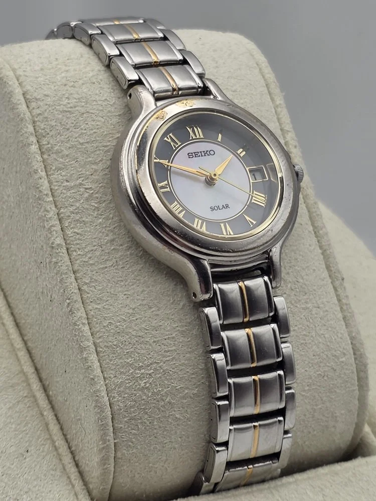 Seiko Solar V182-0C70 - Right.jpg