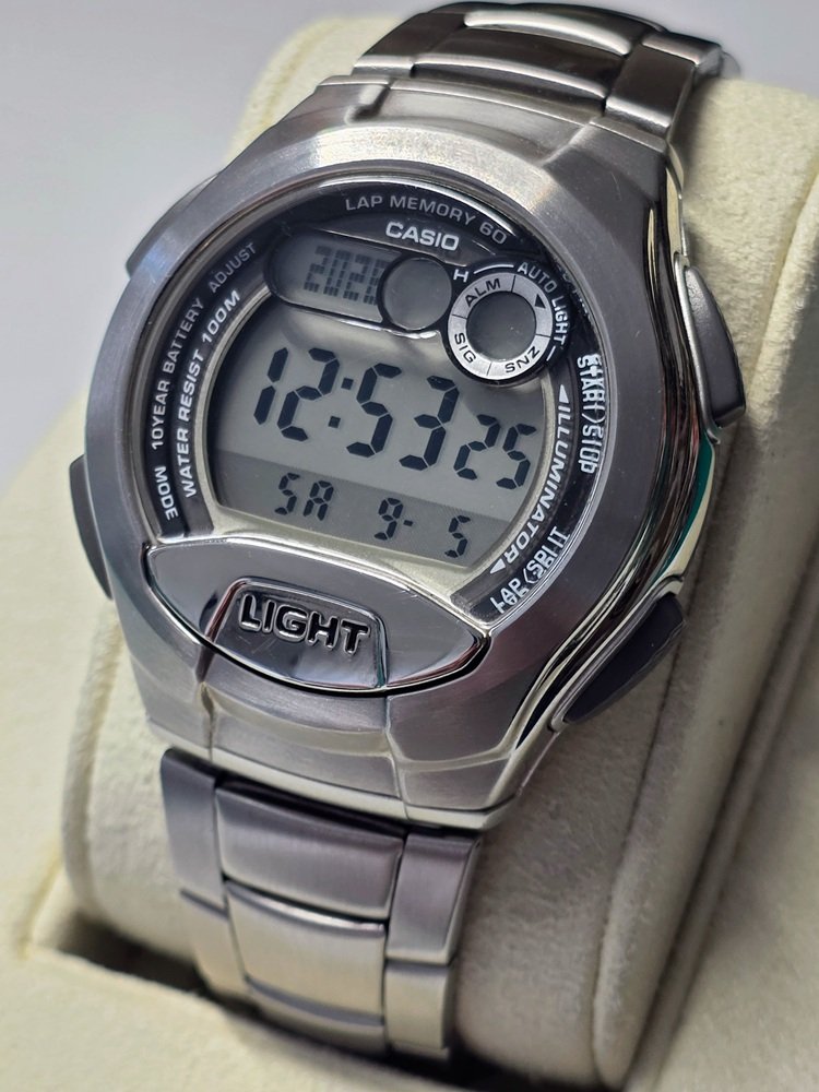 Casio W-752D-1AV Left.jpg