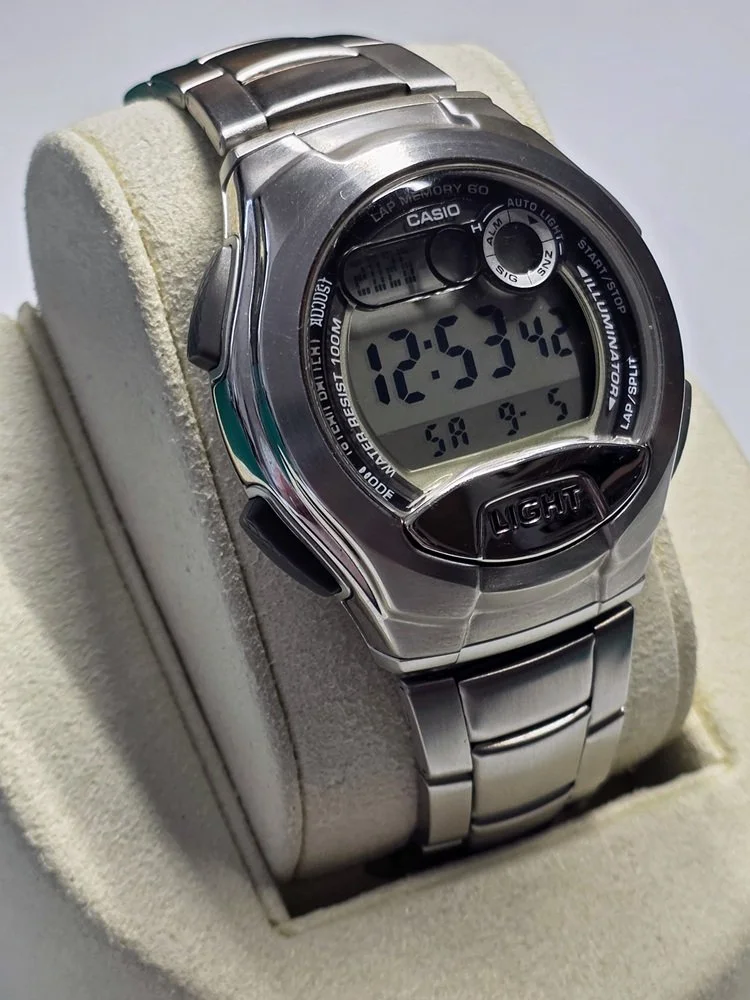 Casio W-752D-1AV Right.jpg