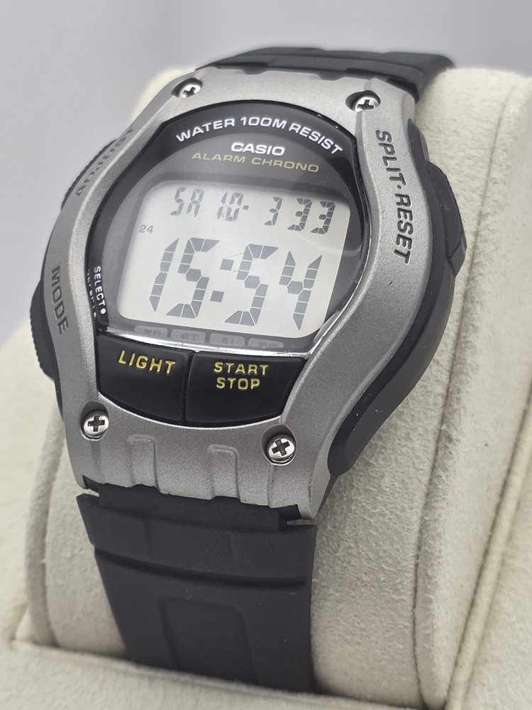 Casio W-732H-9AV - Left.jpg