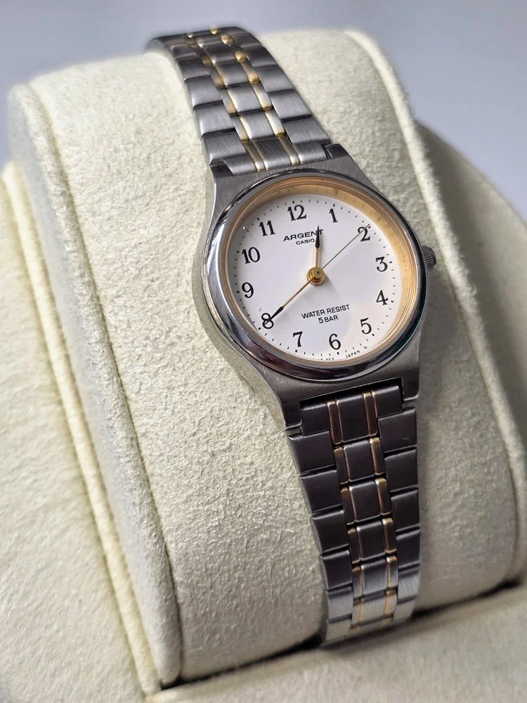 Casio Argent LTW-57 Right.jpg