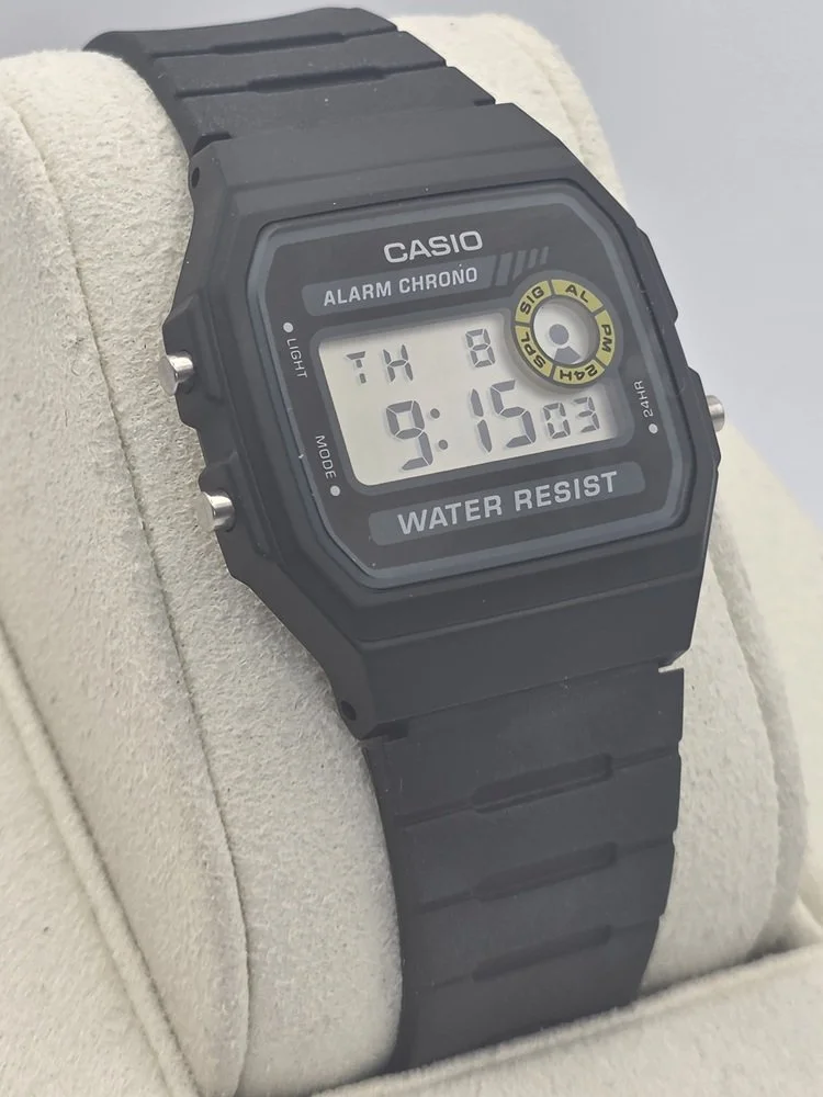 Casio F-94WA-8DG - Right.jpg