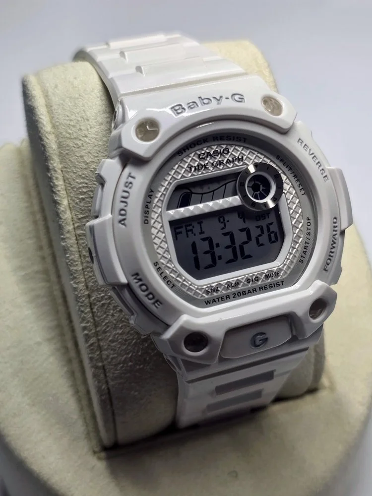 Casio Baby-G BLX-100-7ER Right.jpg