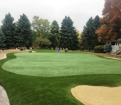 landscape-maintenance-soulshine-landscaping-denver-putting-green.png