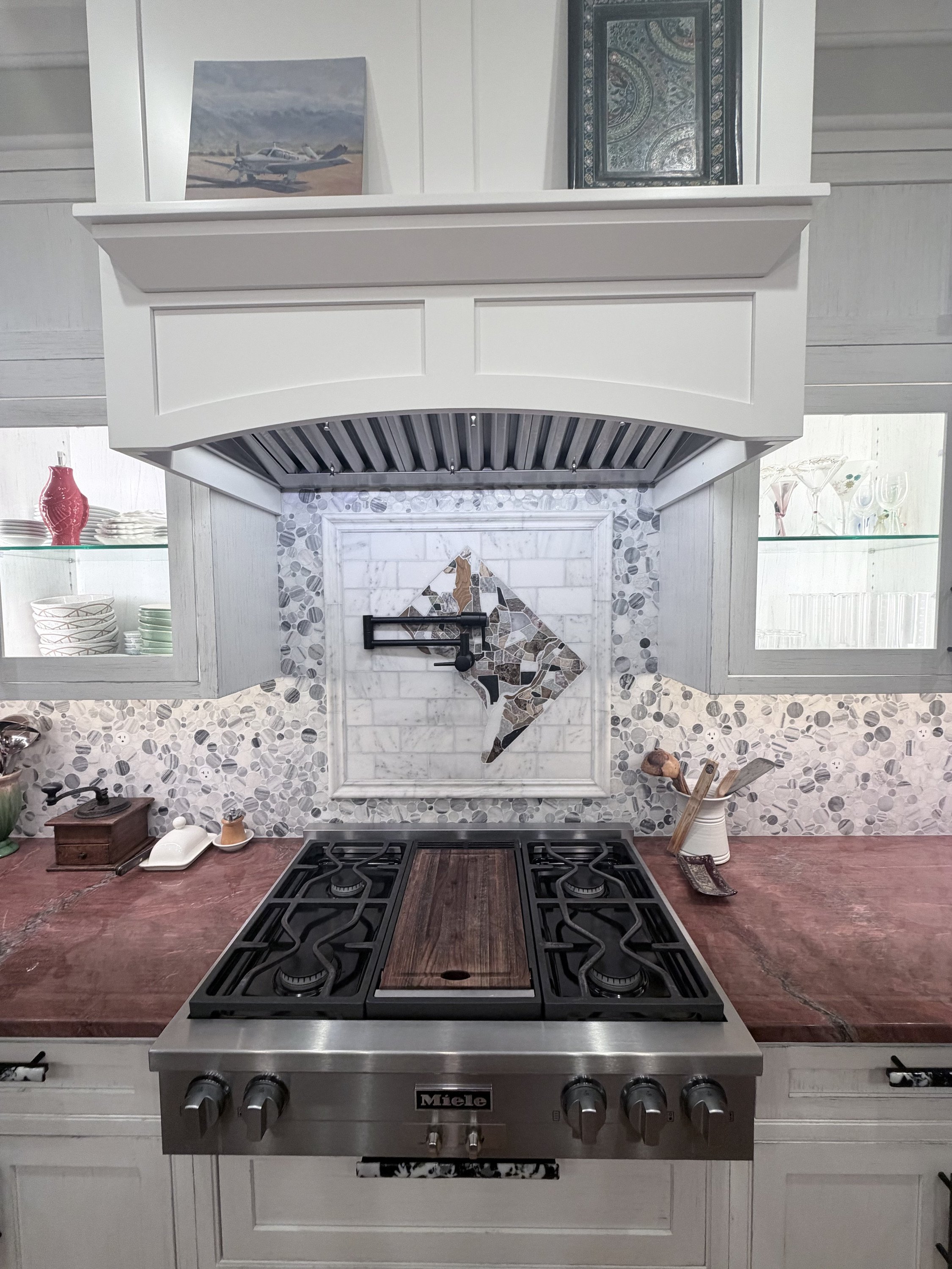 white-kitchen-backsplash-detail.jpg