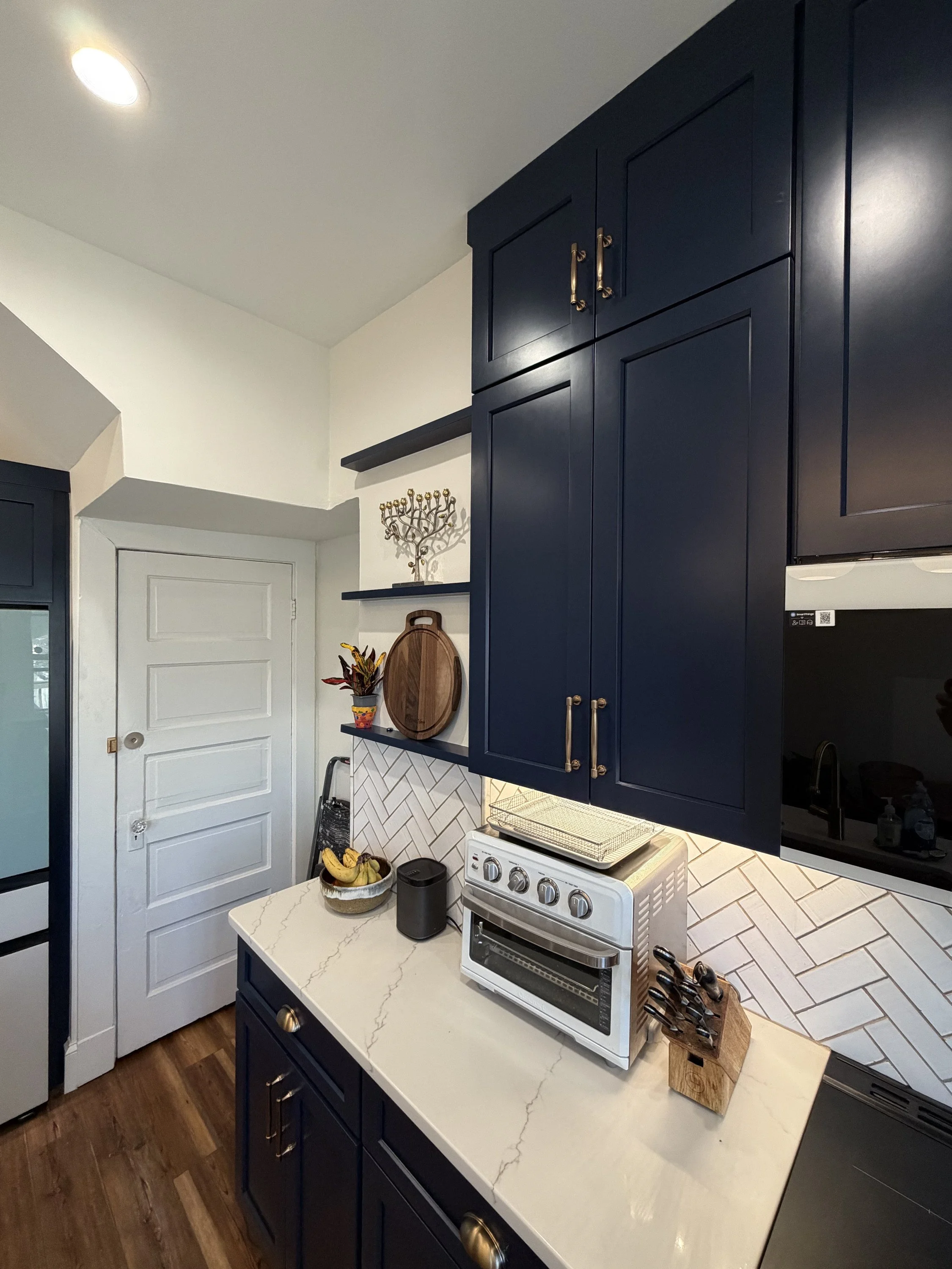 navy-herringbone-corner.jpg