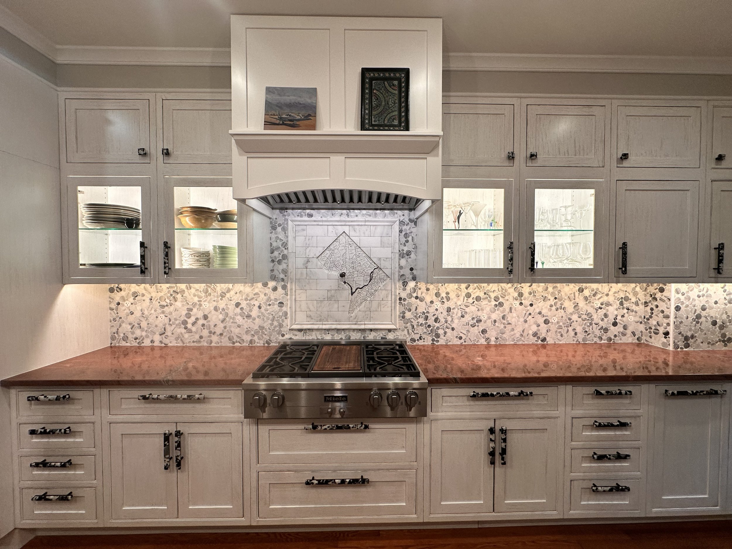 white-kitchen-marble-backsplash-wide.jpg