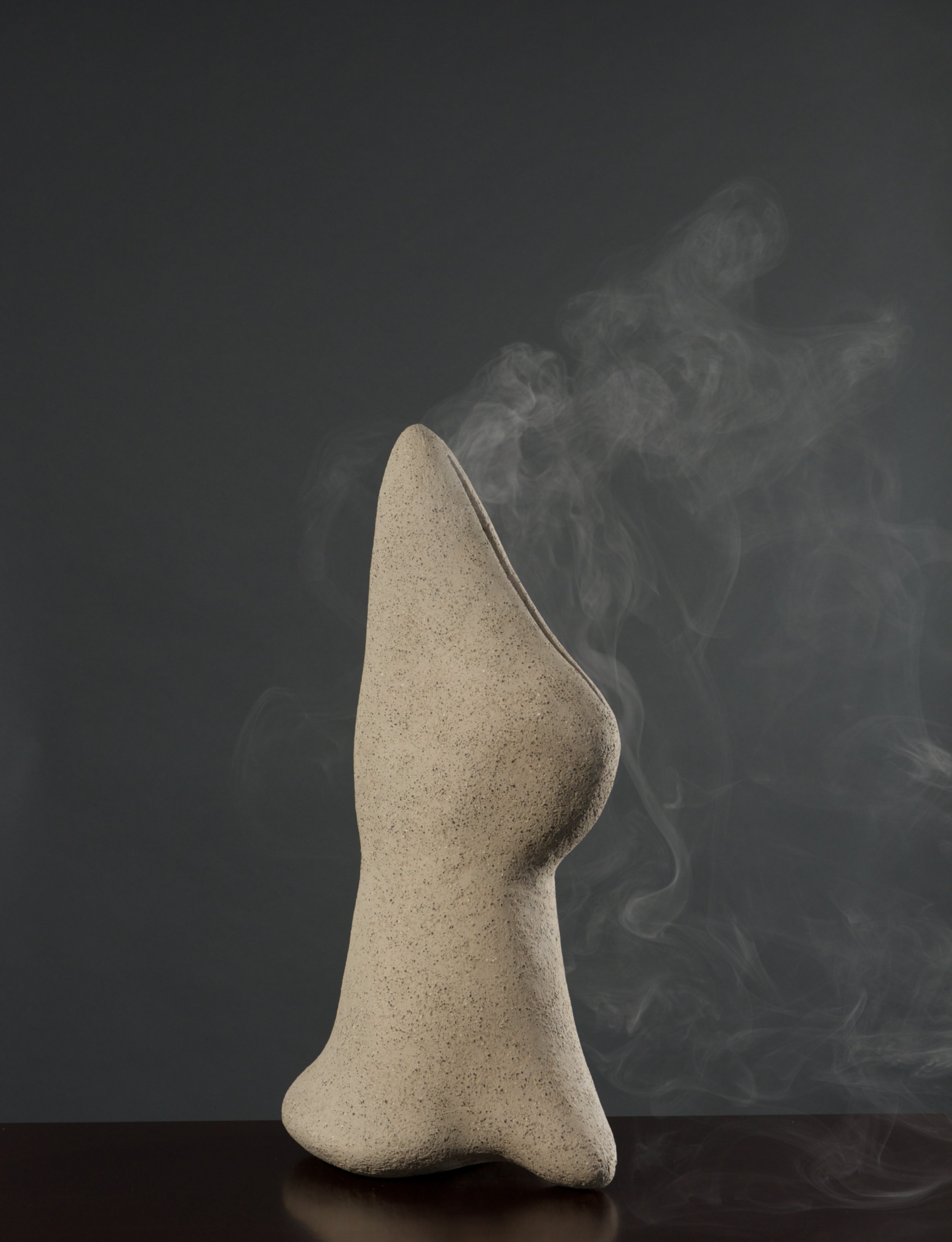 smoke sculpture VII, ceramic, 70×29×33 cm, 2020