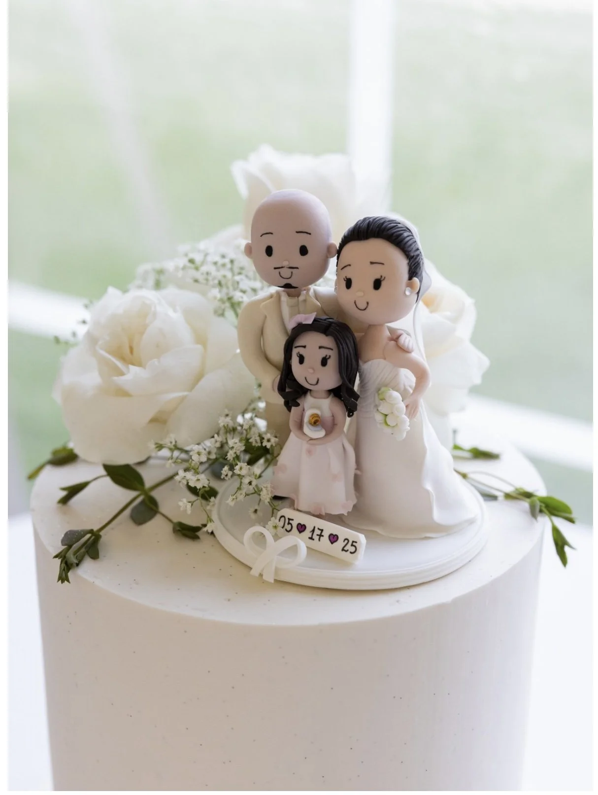 white wedding cake.jpg