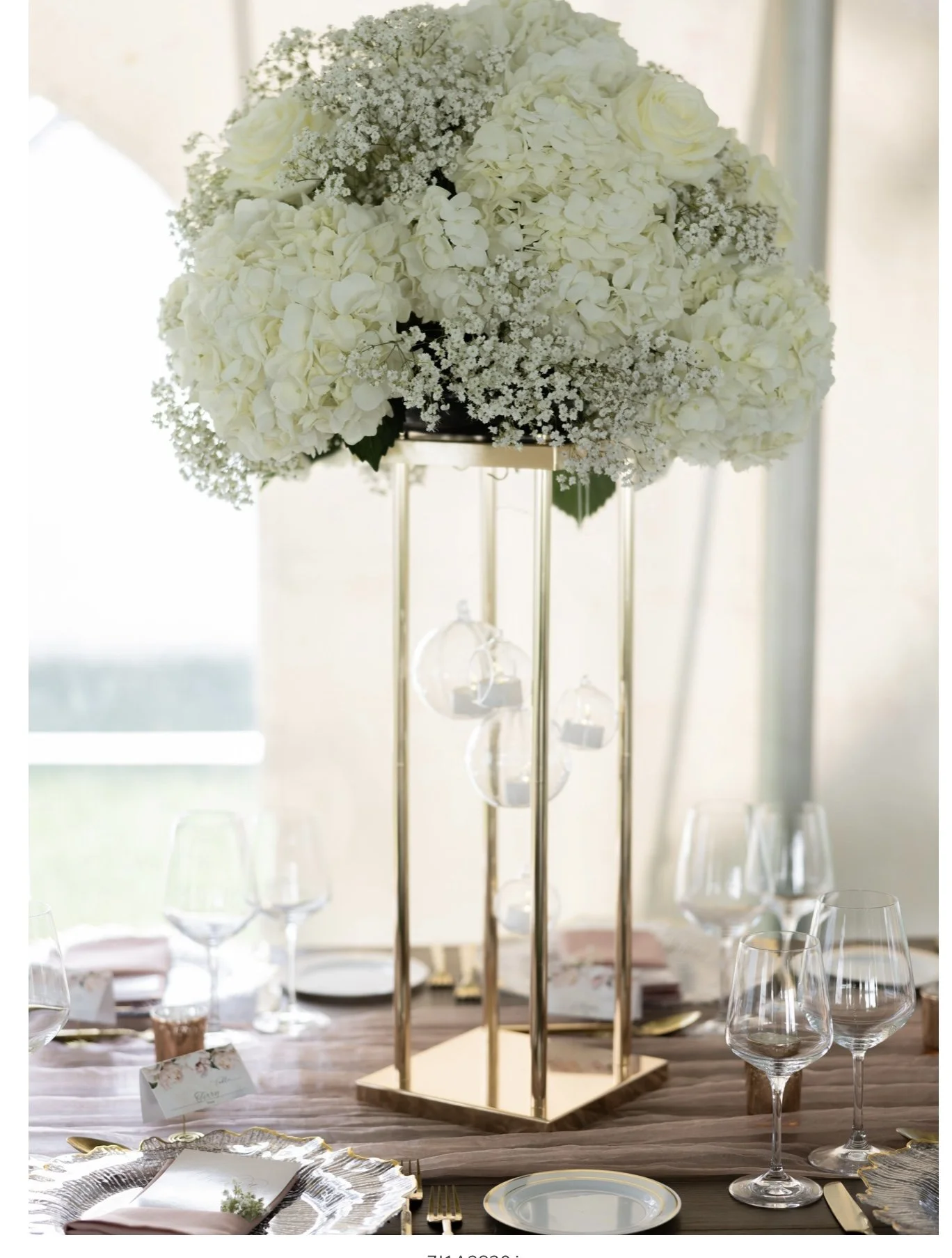 white hydrangea centerpiece.jpg