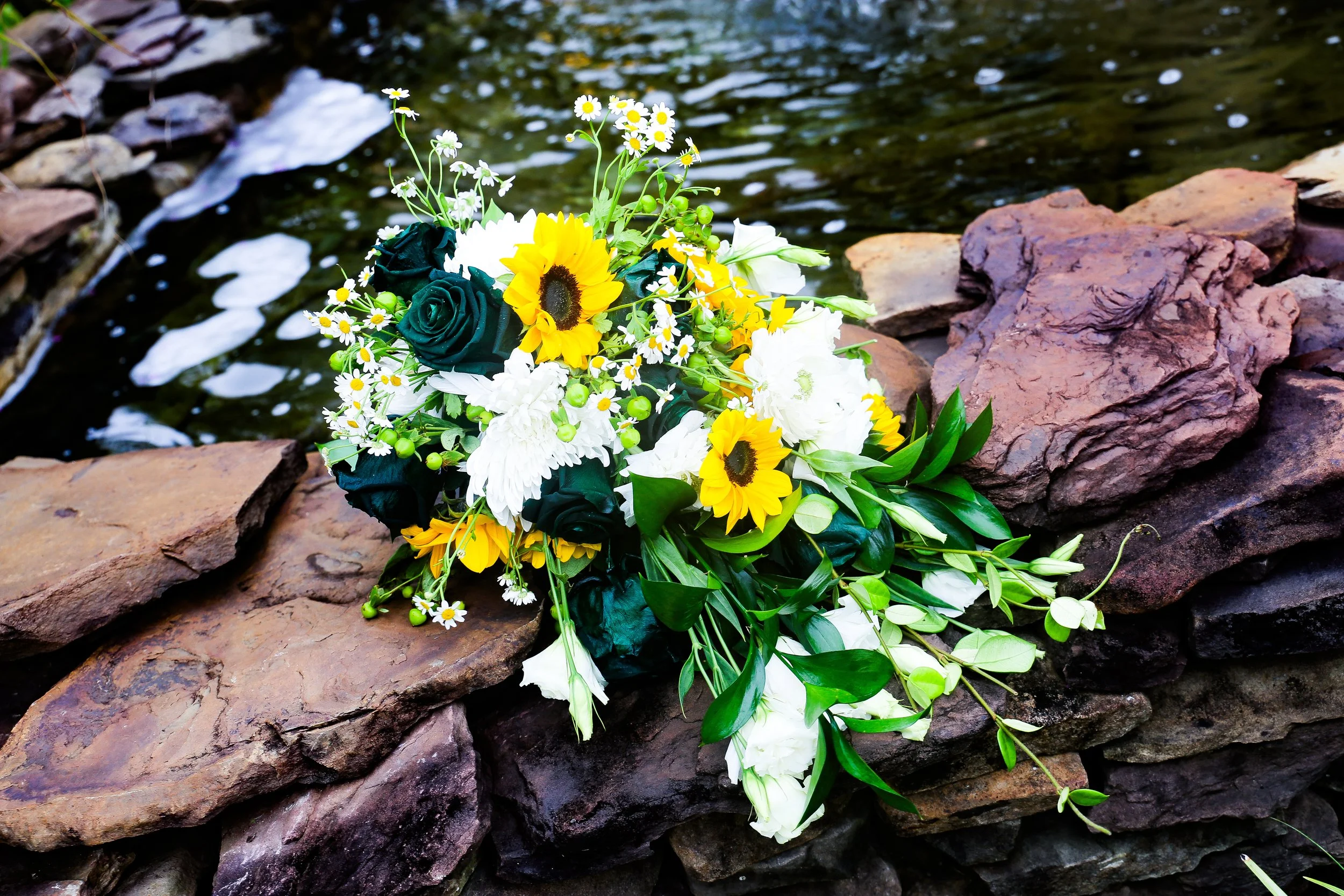 sunflower wedding bouquet.JPG