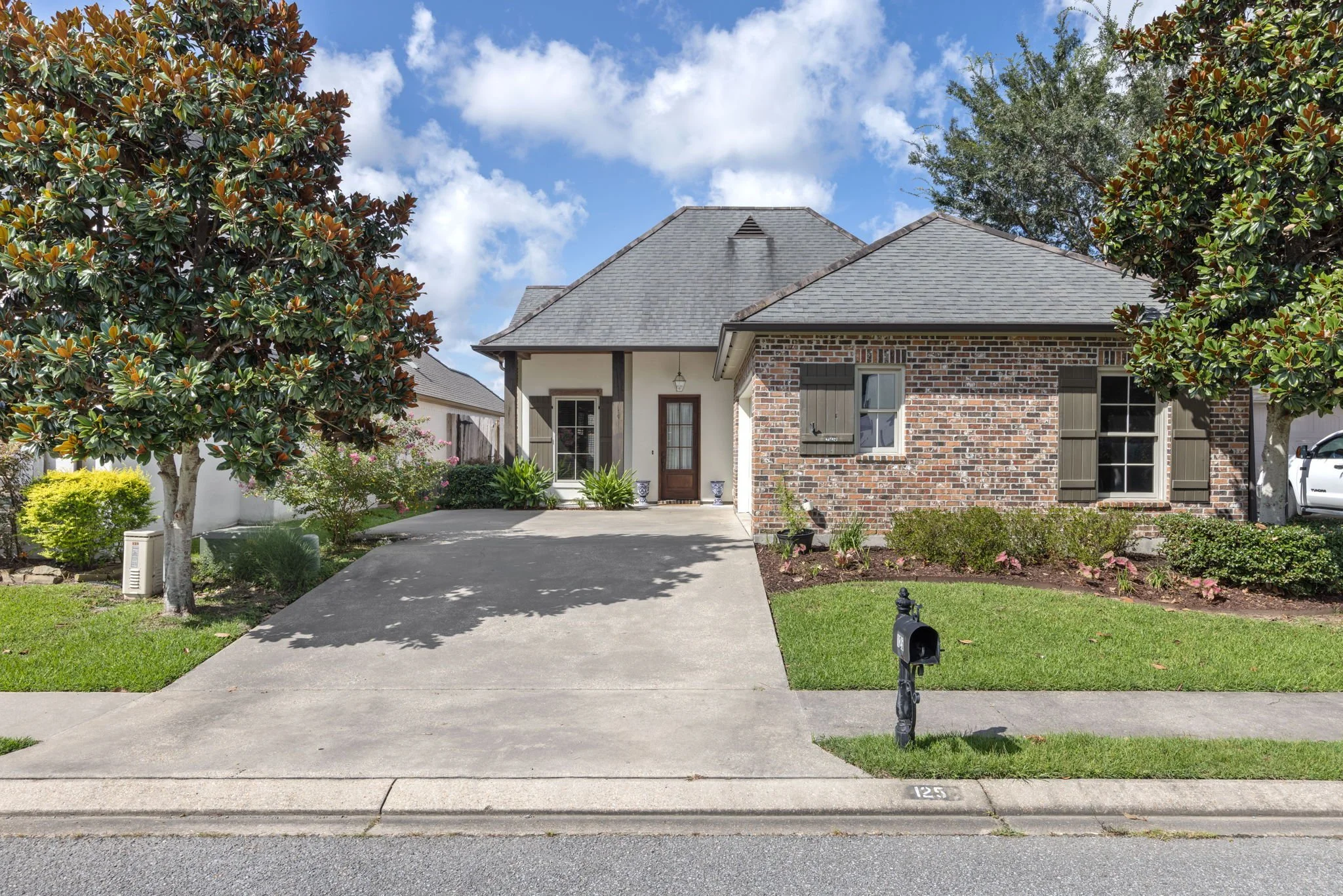 2-web-or-mls-125 Croft Row-2.jpg