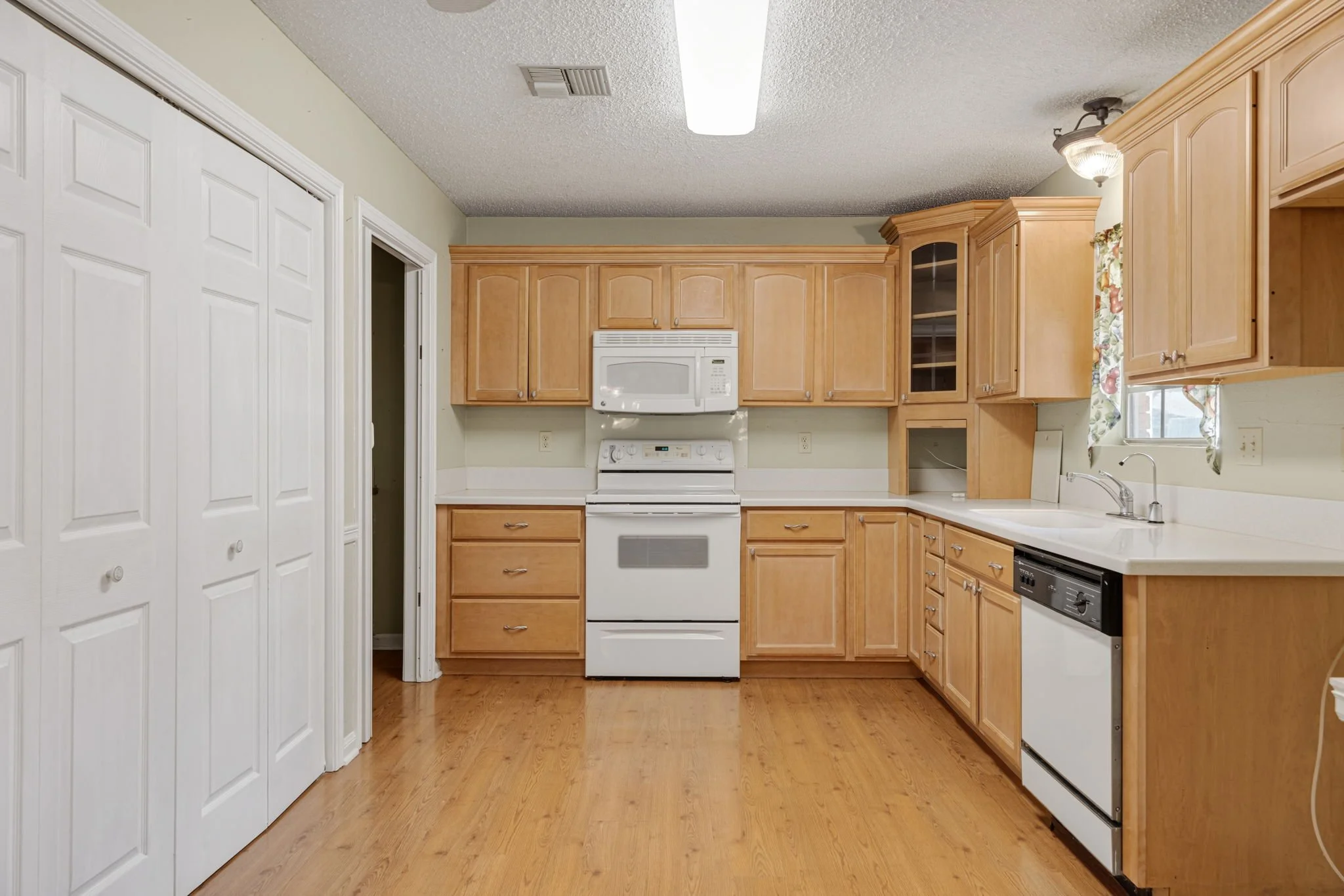 11-web-or-mls-103 Valencia Dr-11.jpg