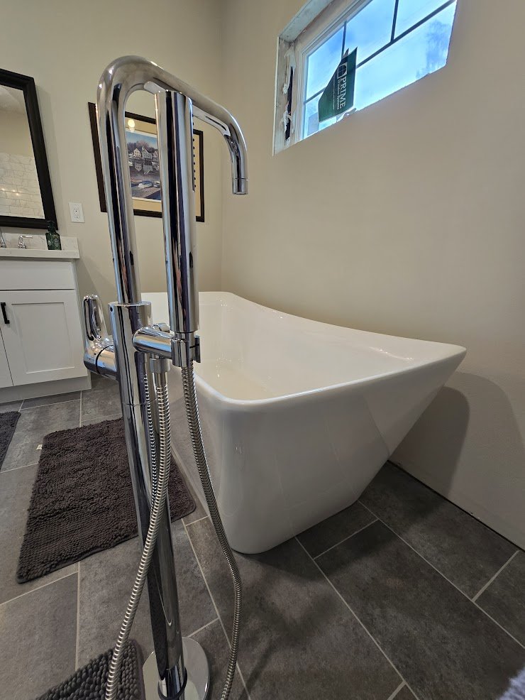 master bathtub.jpg