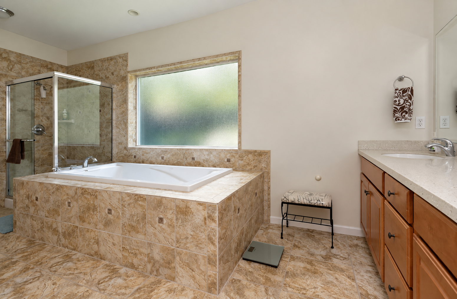 main bathroom (clean) .png