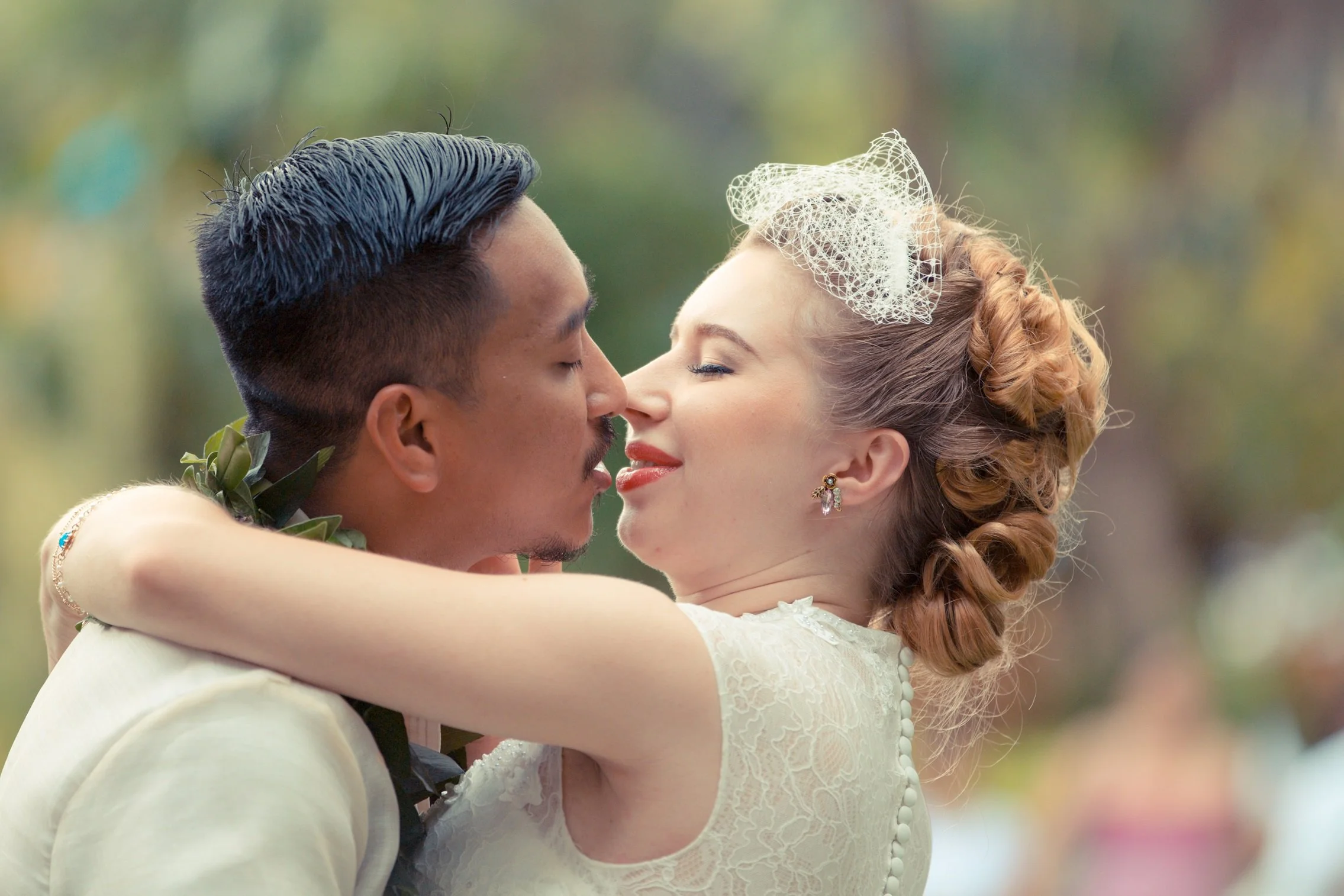 bride groom wedding kiss spokane coeur d'alene