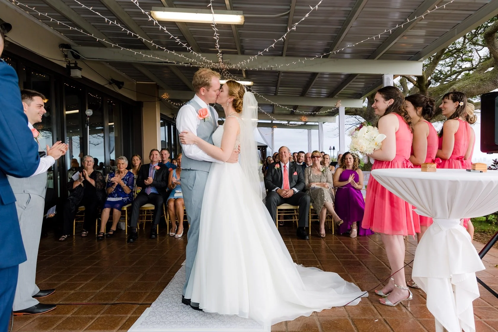 spokane wedding venue photographer bride groom kiss