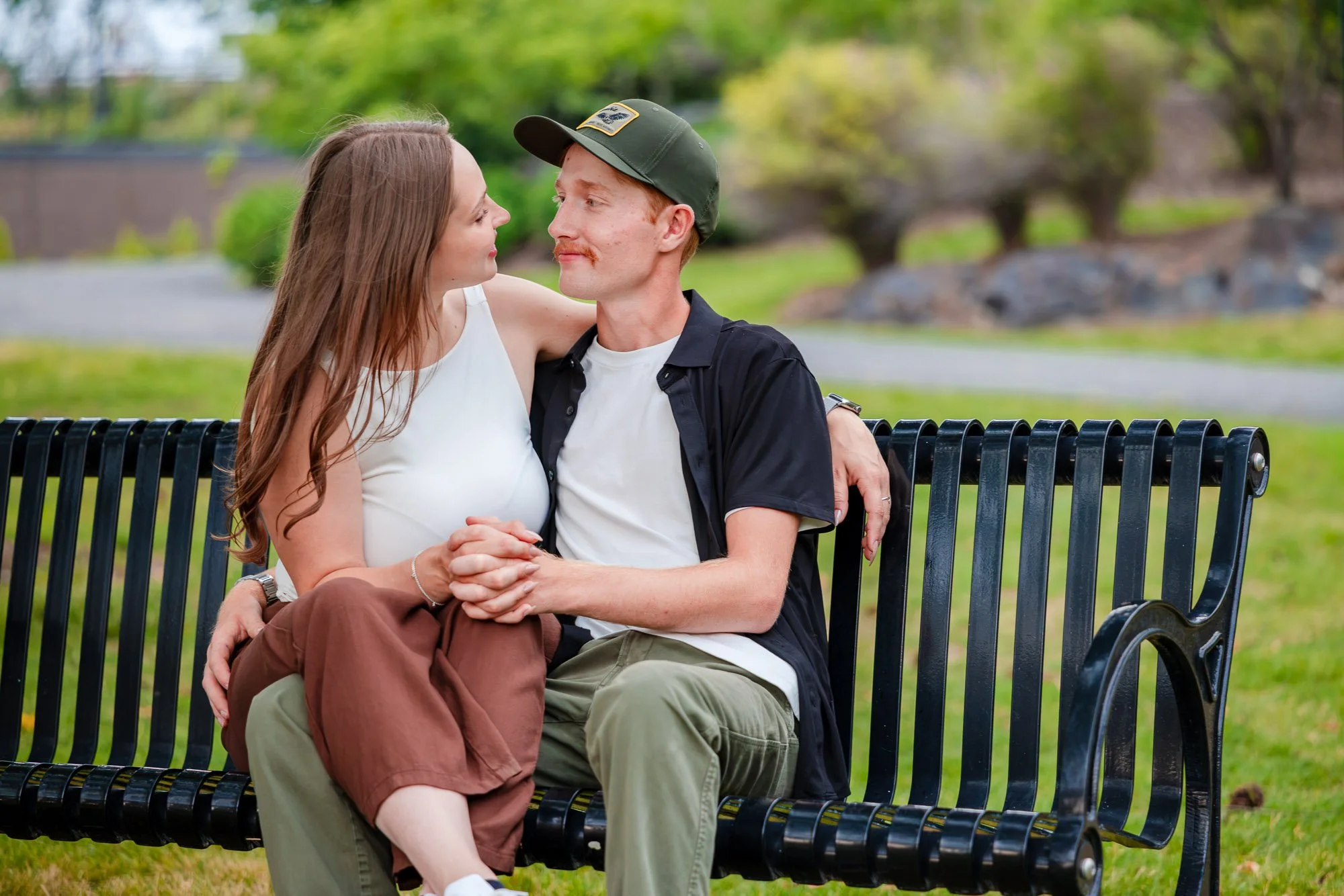 spokane park bench couples photographer