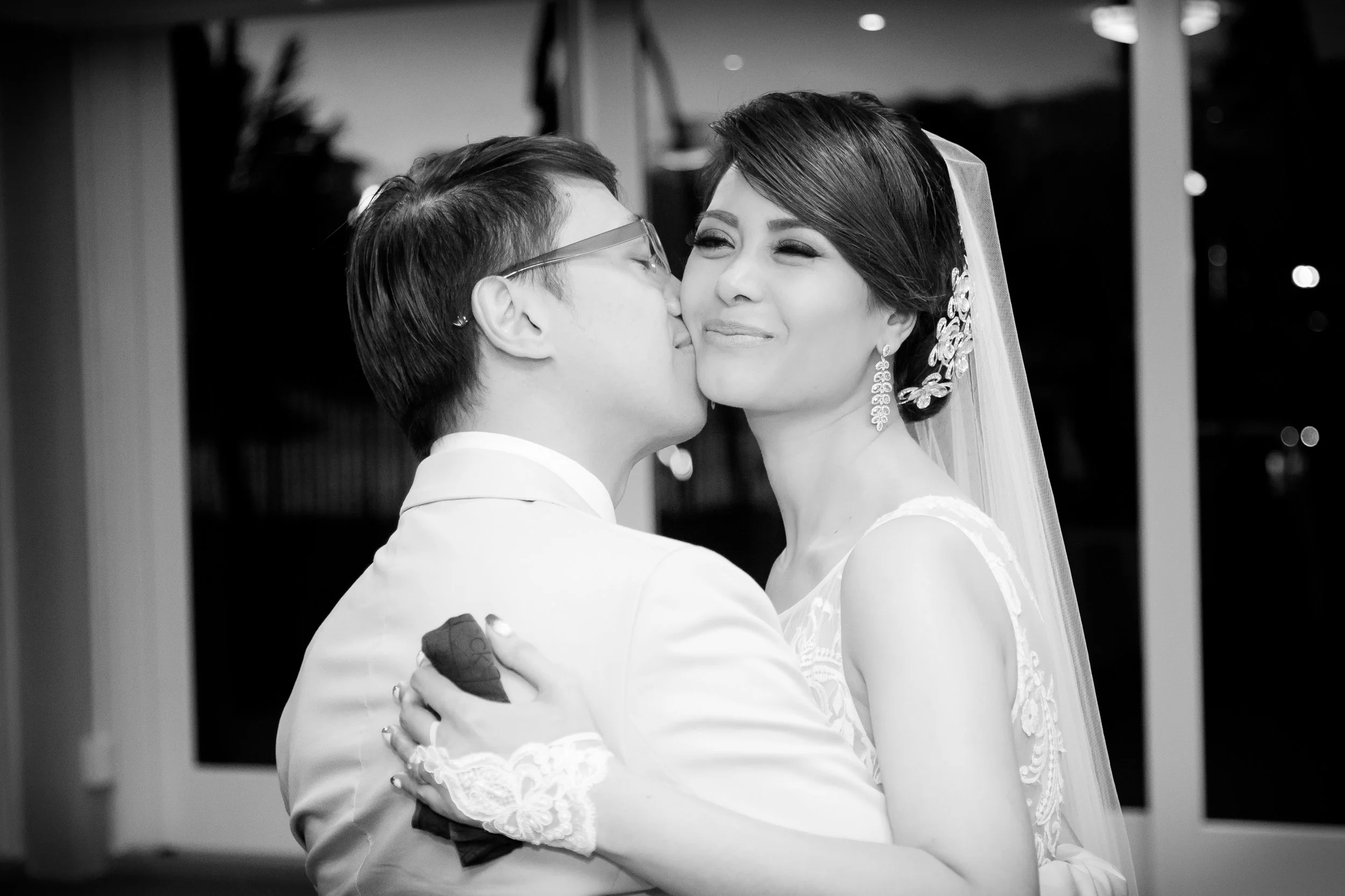 spokane wedding groom kissing bride